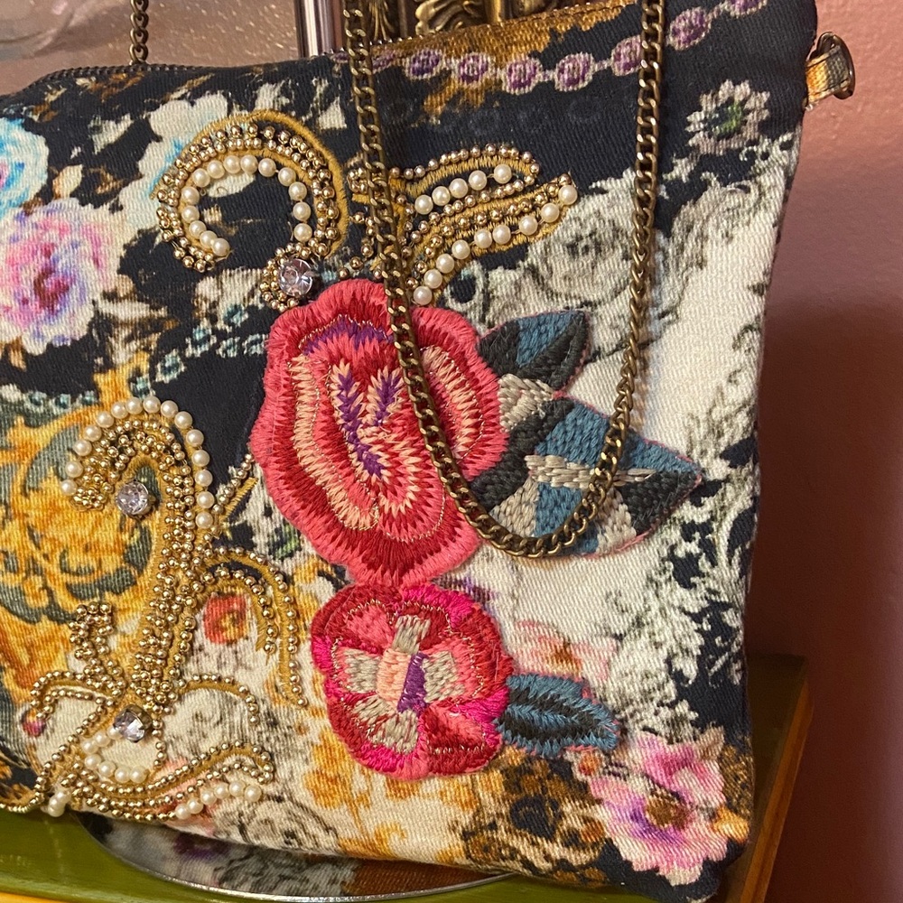 Floral Embroidered beaded Crossbody Bag - Picture 3 of 10